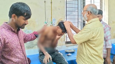 হাসপাতালে চিকিৎসা নিচ্ছে একজন