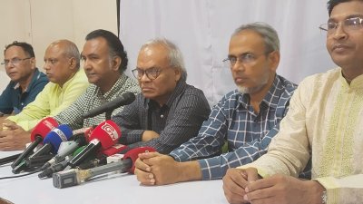 সংবাদ সম্মেলনে অ্যাডভোকেট রুহুল কবির রিজভী