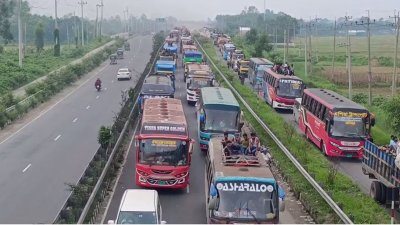 উত্তরের পথে গাড়ির চাপ
