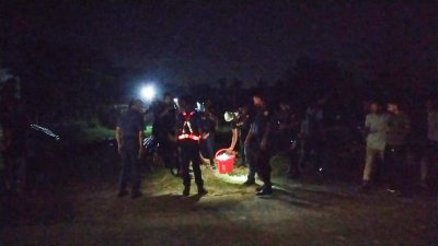 সাতক্ষীরায় বোমা সদৃশ বস্তু উদ্ধার