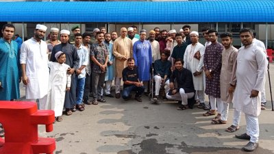 বিএমইউতে ঈদের নামাজ শেষে চলছে শুভেচ্ছা বিনিময়