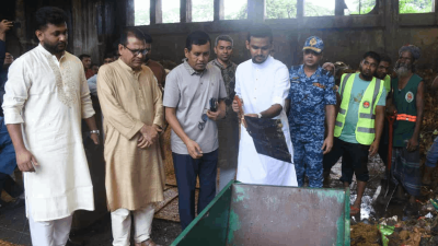 উপদেষ্টা আসিফ মাহমুদ কোরবানির বর্জ্য অপসারণ কার্যক্রম পরিদর্শন করেন