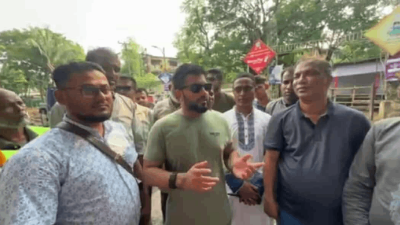 পরিষ্কার পরিচ্ছন্নতা কার্যক্রম পরিদর্শন করেছেন ইশরাক হোসেন