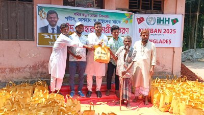 ঈদ উপহারসামগ্রী বিতরণ