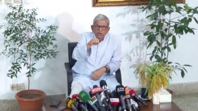 সাংবাদিকদের সঙ্গে ঈদের শুভেচ্ছা বিনিময় করেন ফখরুল ইসলাম আলমগীর