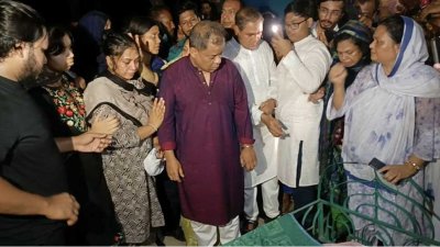 প্যারোলে মুক্তি পেয়ে শেষবারের মতো মৃত মায়ের মুখ দেখেন ফারজানা রুপা