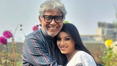 আফজাল হোসেন ও মৌ