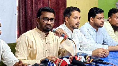 মতবিনিময় সভায় বক্তব্য দিচ্ছেন রাশেদ খান