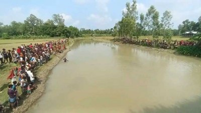 ফায়ার সার্ভিসের ডুবুরি দল মোস্তফা শাহরিয়ার নেহালকে মৃত অবস্থায় উদ্ধার করে