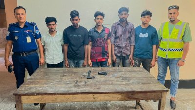 আটক পাঁচ জন