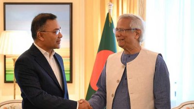 প্রধান উপদেষ্টা ড. মুহাম্মদ ইউনূসের সঙ্গে বিএনপির ভারপ্রাপ্ত চেয়ারম্যান তারেক রহমান