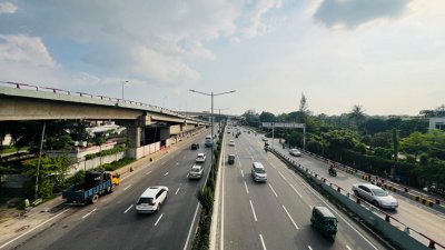 রাজধানী এখনও অনেকটাই  ফাঁকা