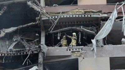 তেহরানে ইসরায়েলি হামলার লক্ষ্য ছিল পারমাণবিক কর্মসূচি। ছবি: এপি।