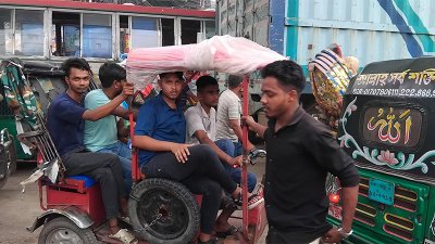 করোনা সংক্রমণ রোধে মানা হচ্ছে না স্বাস্থ্য অধিদফতরের নির্দেশনা