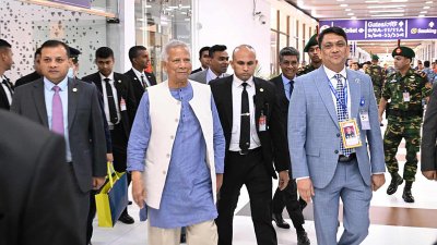 হযরত শাহজালাল আন্তর্জাতিক বিমানবন্দরে প্রধান উপদেষ্টা ড. ইউনূস