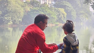 শিশুকে কোয়ালিটি টাইম দেওয়া ভীষণ জরুরি। ছবি- বাংলা ট্রিবিউন
