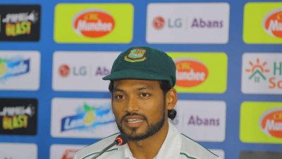 সংবাদ সম্মেলনে কথা বলছেন নাজমুল হোসেন শান্ত।