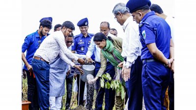 রবীন্দ্র বিশ্ববিদ্যালয়ের স্থায়ী ক্যাম্পাসের প্রস্তাবিত স্থানে চারা রোপণ করেন উপদেষ্টা সৈয়দা রিজওয়ানা হাসান