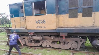 লাইনচ্যুত হওয়া বগি ইঞ্জিন