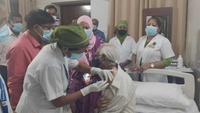 করোনার বুস্টার ডোজ নিয়েছেন পরিকল্পনা উপদেষ্টা ড. ওয়াহিদউদ্দিন মাহমুদ
