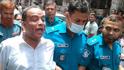 আদালত প্রাঙ্গণে বিপিপির চেয়ারম্যান বাবুল সরদার চাখারী