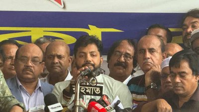 কথা বলছেন  ইশরাক হোসেন