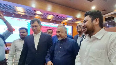 বিএনপি ও এনসিপির নেতারা ছাড়াও জাতীয় ঐকমত্য কমিশনের সংলাপে যোগ দিয়েছেন জামায়াতে ইসলামীসহ অন্য দলের প্রতিনিধিরা