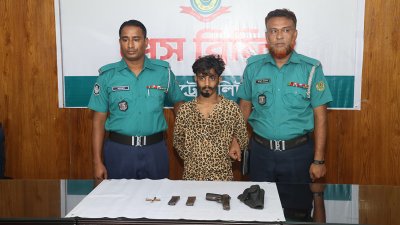 অস্ত্রসহ গ্রেফতার তালিকাভুক্ত সন্ত্রাসী সাইদুর রহমান মাসুম ওরফে ব্লেড মাসুম
