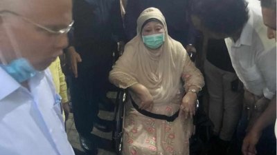 স্বাস্থ্য পরীক্ষা শেষে বাসায় ফিরেছেন বেগম জিয়া।