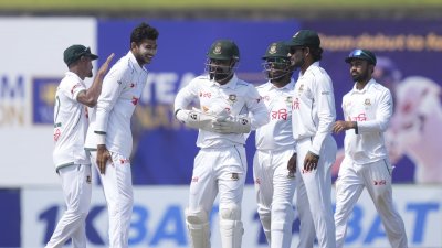 নাঈমের উইকেট উদযাপন