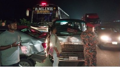 দুর্ঘটনাকবলিত প্রাইভেটকার, মাইক্রোবাস ও যাত্রীবাহী বাস