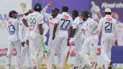 মুশফিকের আউটে শ্রীলঙ্কার উদযাপন