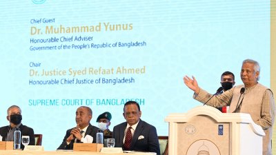 বিচার বিভাগীয় স্বাধীনতা এবং দক্ষতা শীর্ষক সেমিনারে প্রধান অতিথির বক্তব্য রাখছেন প্রধান উপদেষ্টা