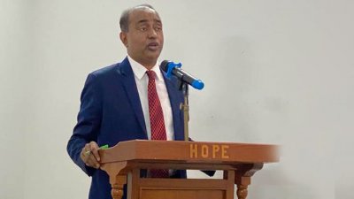 অ্যাটর্নি জেনারেল মো. আসাদুজ্জামান (ফাইল ফটো)