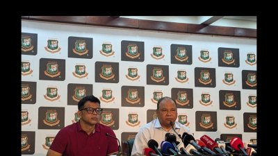 সংবাদ সম্মেলনে কথা বলেছেন প্রধান নির্বাচক গাজী আশরাফ হোসেন লিপু।