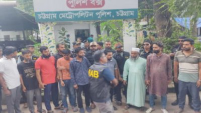 আটক দালালরা