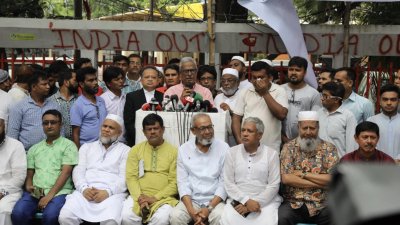‘গণতন্ত্র ফোরাম’ এর উদ্যোগে যুব সমাবেশে বক্তব্য রাখছেন জয়নুল আবদিন ফারুক