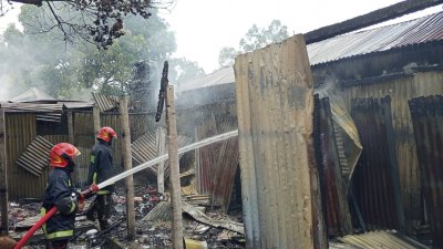 আগুন নিয়ন্ত্রণ করেছে ফায়ার সার্ভিস