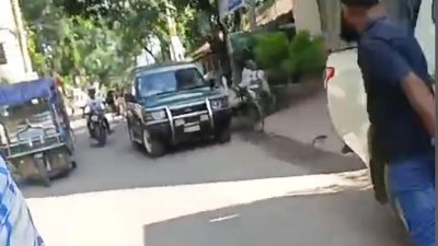 সরকারি গাড়ি ব্যবহার হচ্ছে ব্যক্তিগত কাজে