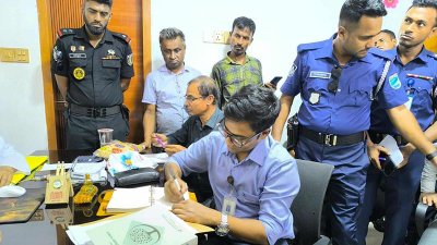বিশুদ্ধ খাদ্য আদালতের অভিযান