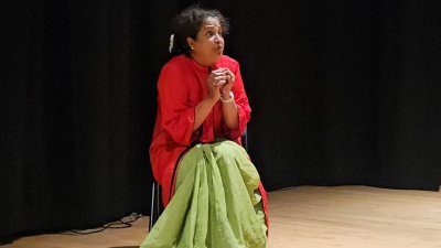 ‘গোধুলিবেলায়’ নাটকের মহড়ায় মোমেনা চৌধুরী