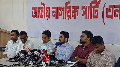 সংবাদ সম্মেলনে কথা বলেছেন নাহিদ ইসলাম
