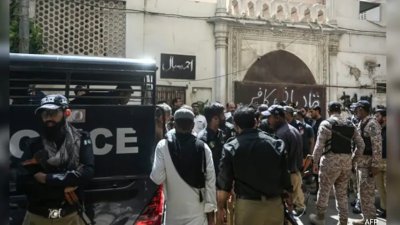 পাকিস্তানে সেনাবাহিনীল গাড়ি বহরে আত্মঘাতী হামলা। ছবি: এনডিটিভি।