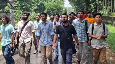 কুমিল্লার মুরাদনগরে নারীকে ধর্ষণের প্রতিবাদে বিক্ষোভ করেছেন রাজশাহী বিশ্ববিদ্যালয়ে (রাবি) ক্রিয়াশীল বাম ছাত্র সংগঠনের নেতাকর্মীরা