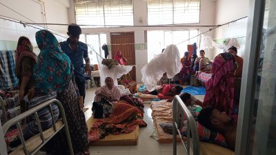 গত ২৪ ঘণ্টায় শুধু বরগুনা সদর হাসপাতালে ডেঙ্গুতে আক্রান্ত হয়ে ভর্তি হয়েছেন ৬৫ জন