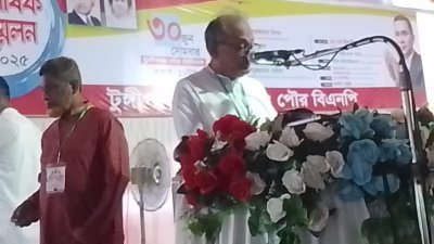 টুঙ্গিপাড়ায় বিএনপির সম্মেলনে বক্তব্য দেন আসাদুজ্জামান রিপন