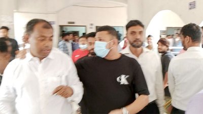 আদালত চত্বরে নাসির হোসেন
