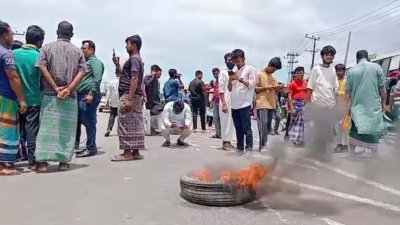 পটিয়া ইন্দ্রপুল বাইপাস এলাকায় এ অবরোধ কর্মসূচি পালন করা হচ্ছে