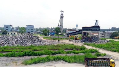 মধ্যপাড়া পাথর খনি