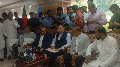 কথা বলছেন সালাহ উদ্দিন আহমেদ